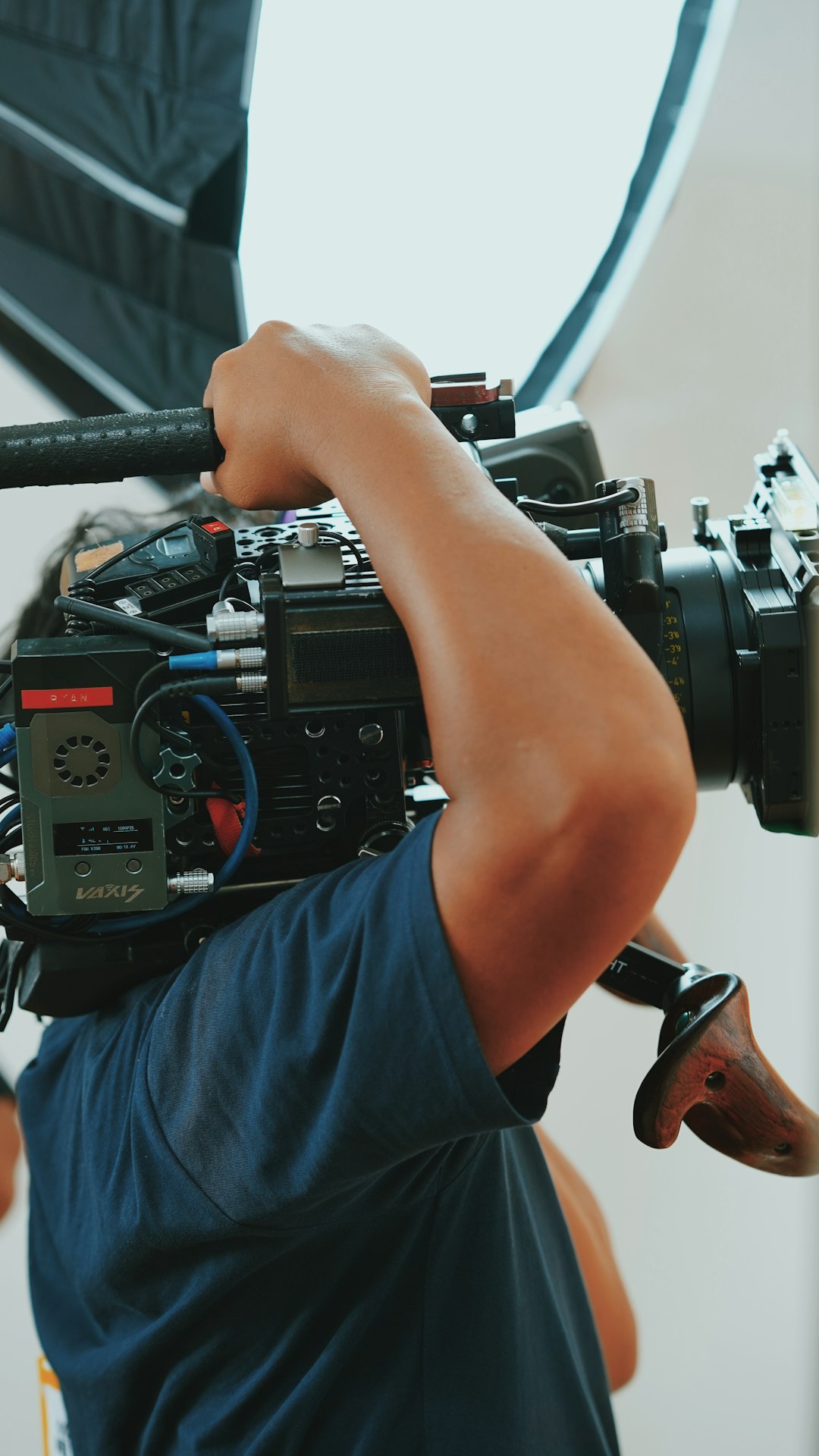 portfolio-03 a-man-holding-a-camera-in-front-of-a-mirror-1nrj5-jszbk