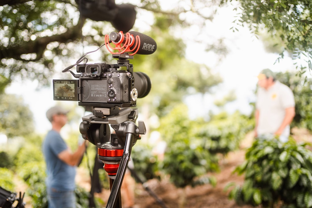 The Art of Drawing Readers In: Your attractive post title goes here black-dslr-camera-on-tripod-l2fcpshb4s