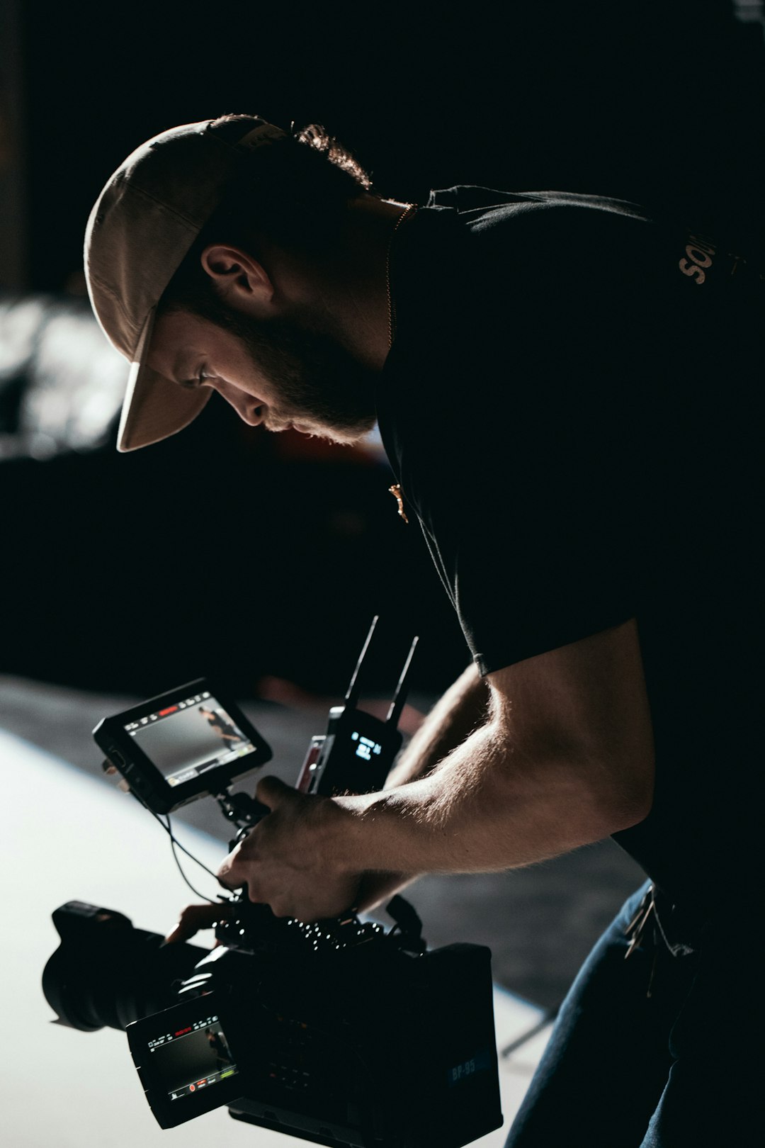 man-in-black-t-shirt-holding-black-dslr-camera-219voldyma0